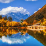 Lago refrelctivo en yunnan